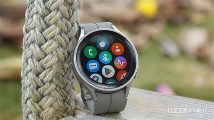 Can cops wear smart watches?