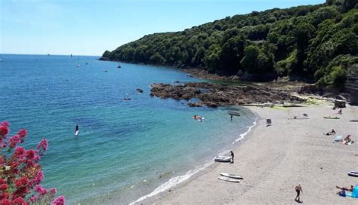 Does Plymouth MA have beaches?