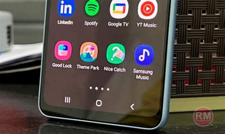 Does Samsung Galaxy have a music app?
