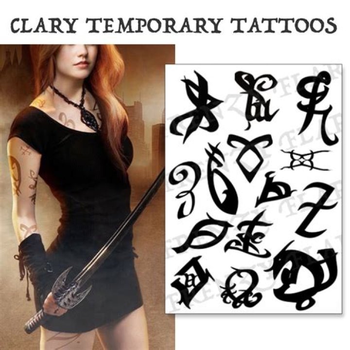 How did Clary see the rune?