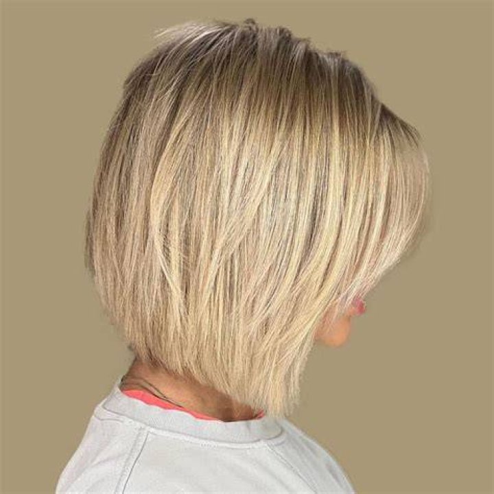 Should bob Haircuts be layered?