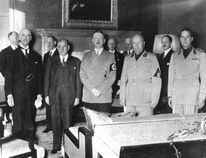 What did Chamberlain do in ww2?
