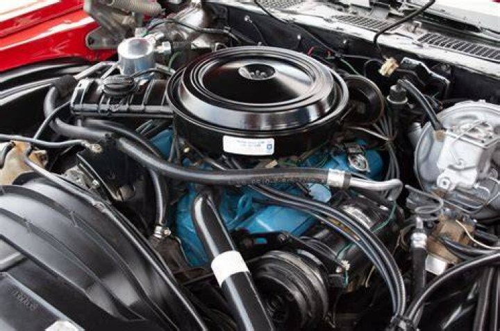 What engine was in a 1979 Camaro?