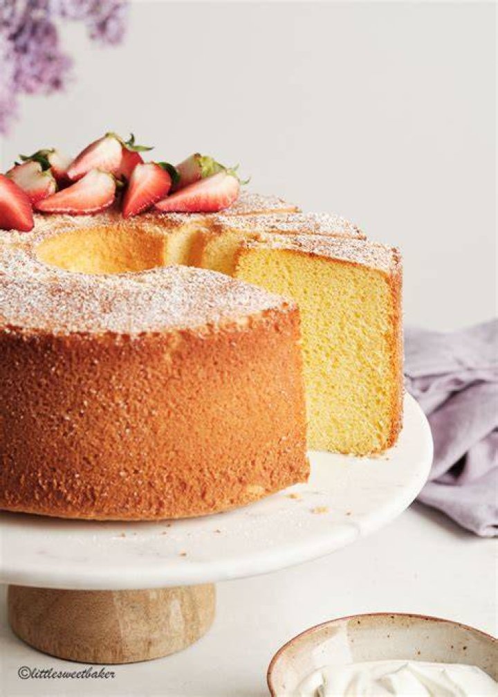 What pan is best for chiffon cake?