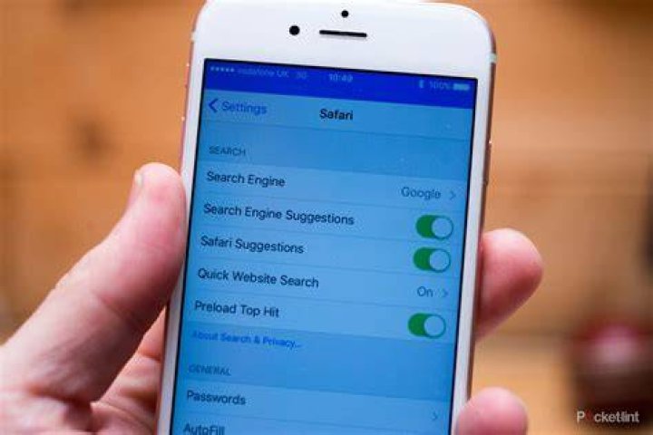 Why does Safari on iPhone keep crashing?